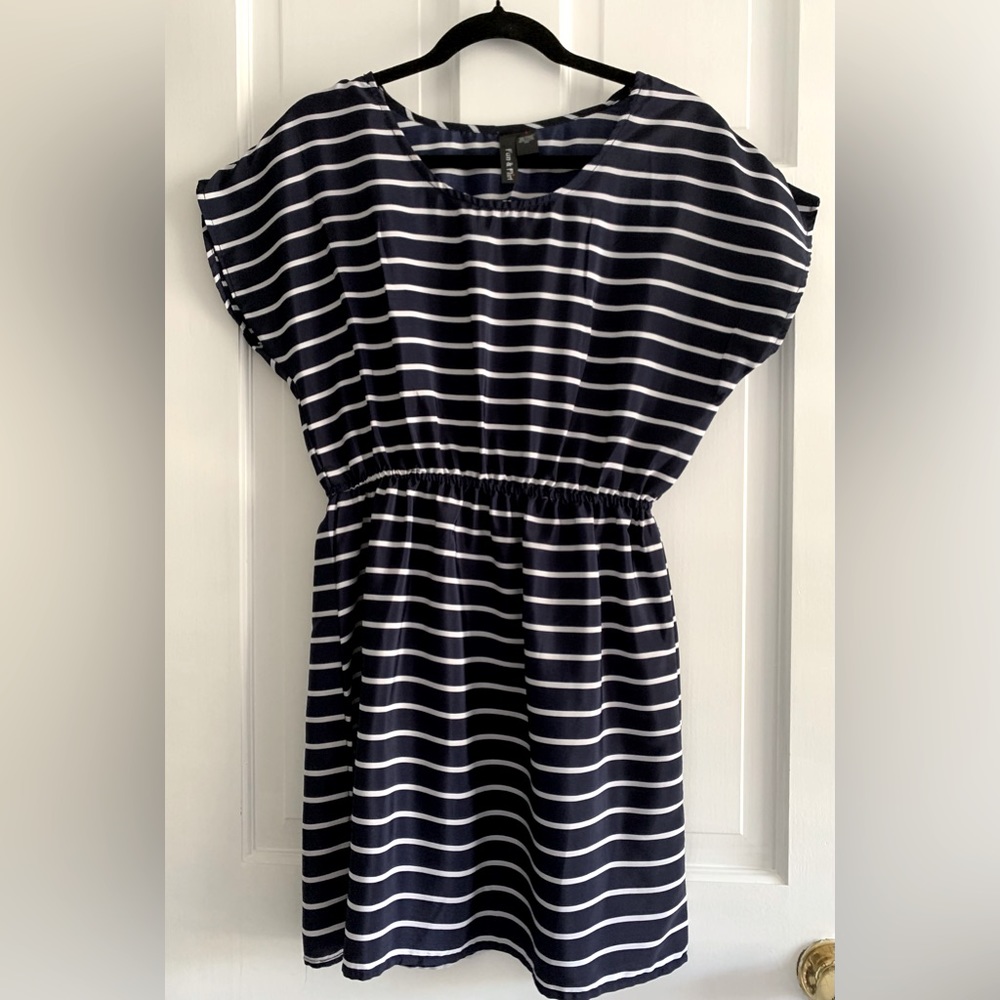 New without tags Fun & Flirt brand elastic/stretch waist dress  Size Small